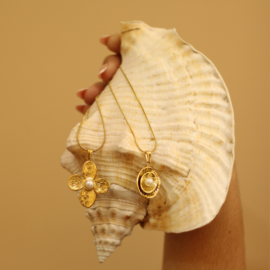 COLLAR CONCHA Y PERLA